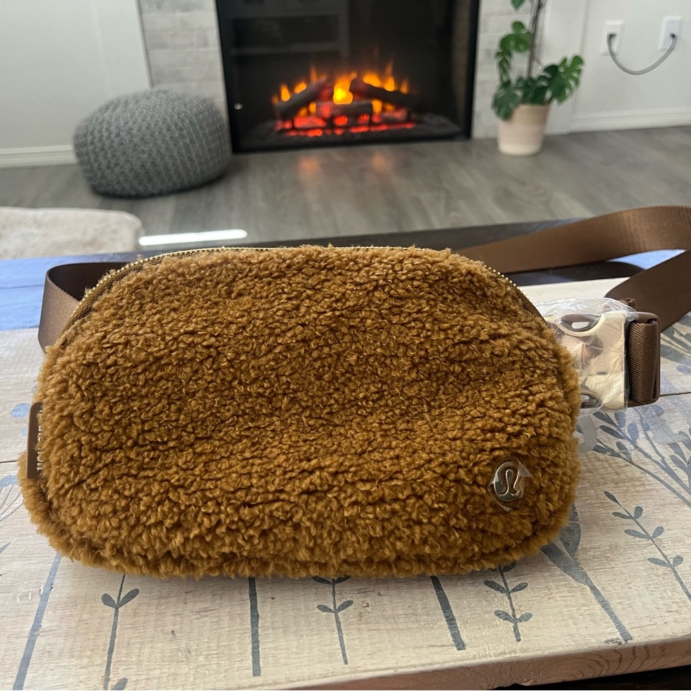 NEW Lulelemon Fleece Everywhere Belt Bag brown